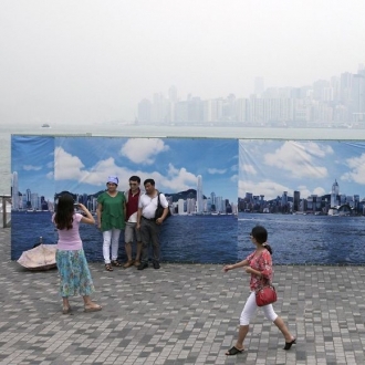 Ψεύτικο φόντο του Hong Kong για να φωτογραφίζονται οι τουρίστες.